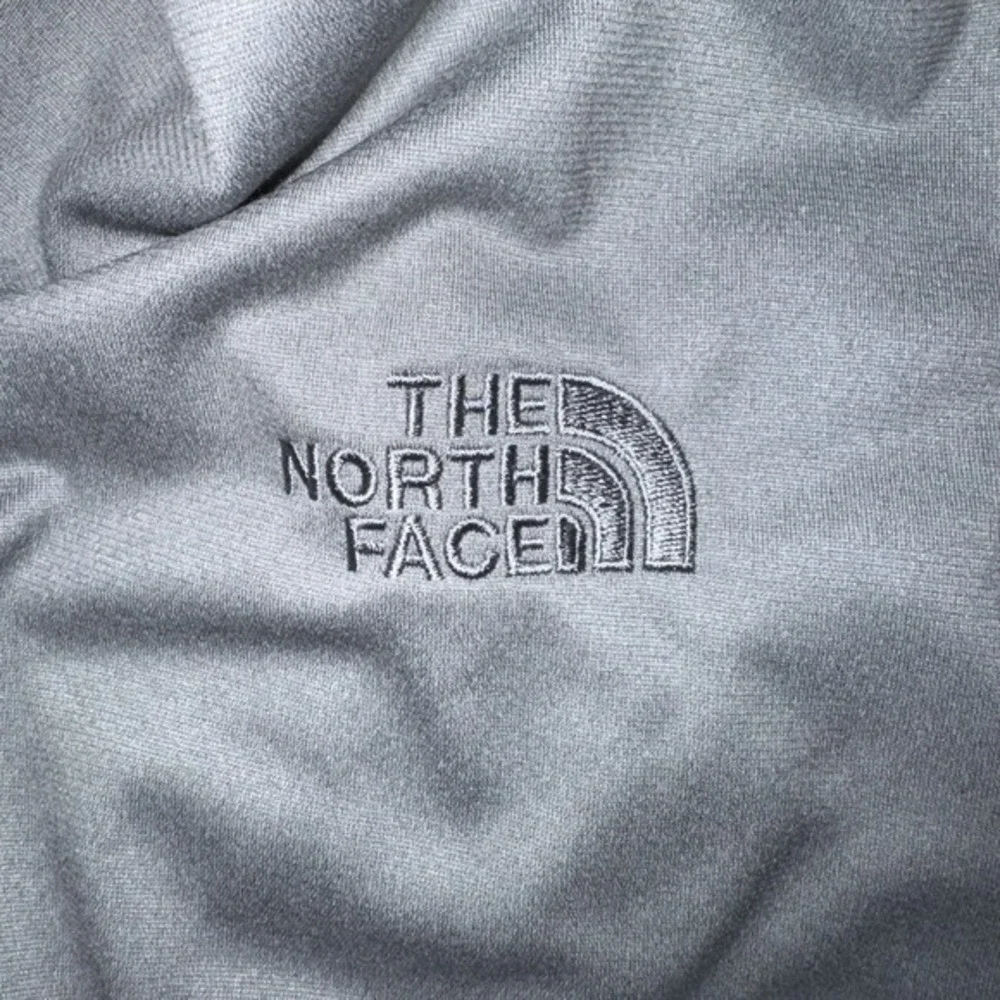 Men's XXL The North Face Gray 1/4 Zip Mock Neck Pullover Long Sleeve Activewear